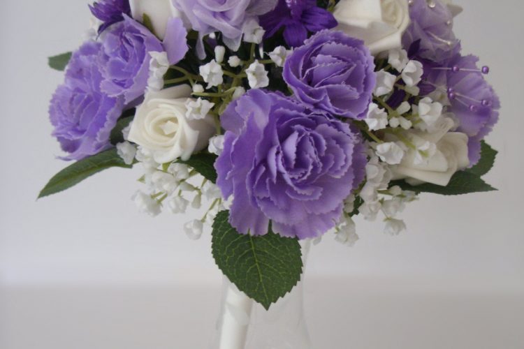 Lilac & Cream Posy - £25.00