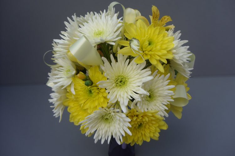 Lemon & White Chrysanthemum Posy - £42.50