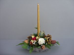 Gold Candle and Apple Centrepiece - £12.00