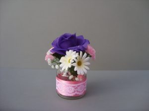 Rose & Daisy Table Arrangement - £6.50