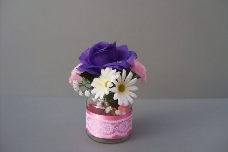 Rose & Daisy Table Arrangement - £6.50